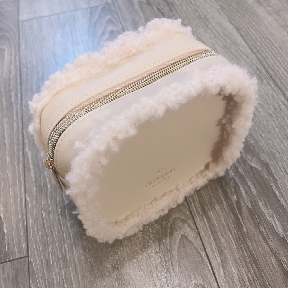 💛 CLE DE PEAU brand NEW pouch